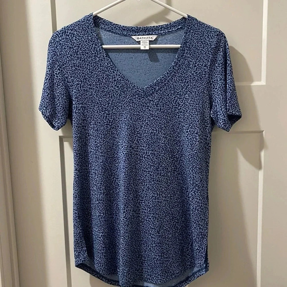 Athleta - Breezy Scoop V-Neck Tee Shirt - Blue Leopard Print - Size XS TP - Picture 2 of 6